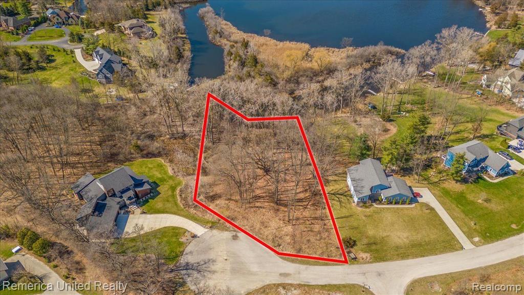 10468 Oak Shore Drive Property Photo 1