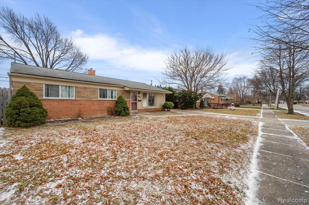 32416 Exeter Drive Property Photo 3