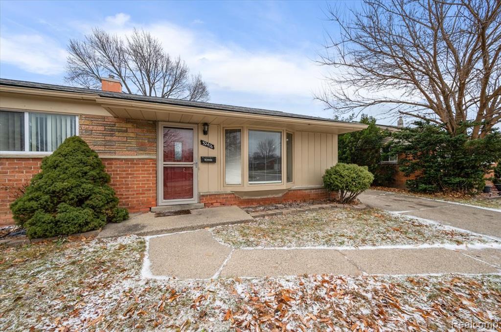 32416 Exeter Drive Property Photo 4