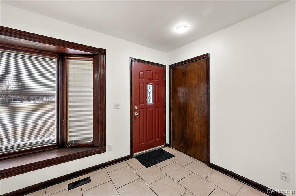 32416 Exeter Drive Property Photo 5
