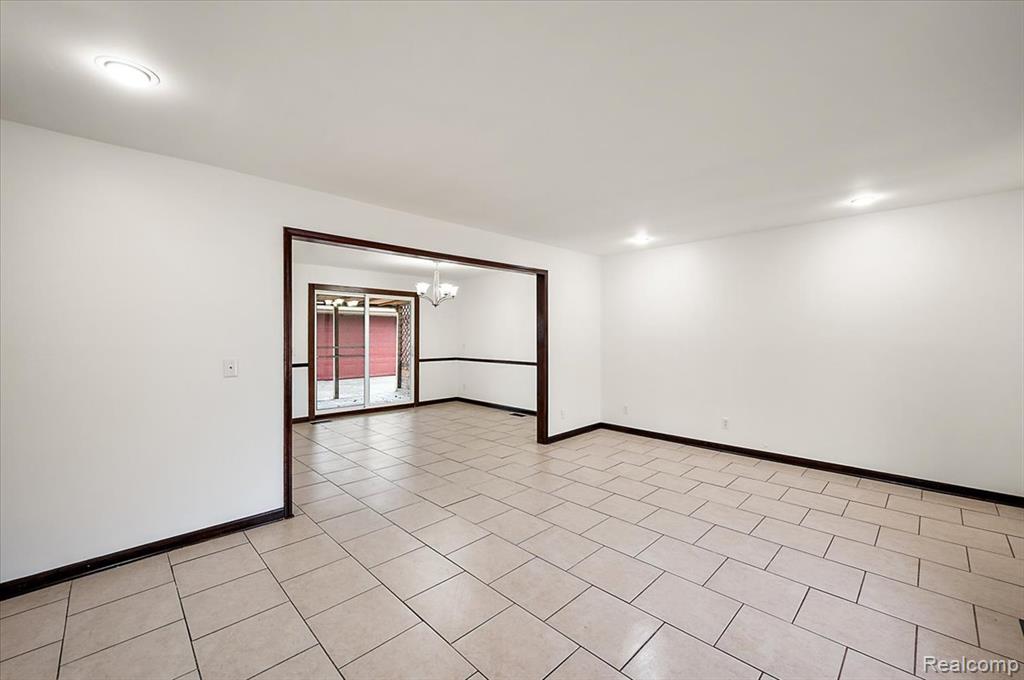 32416 Exeter Drive Property Photo 6