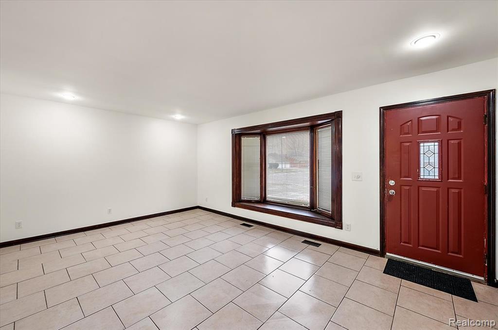 32416 Exeter Drive Property Photo 7