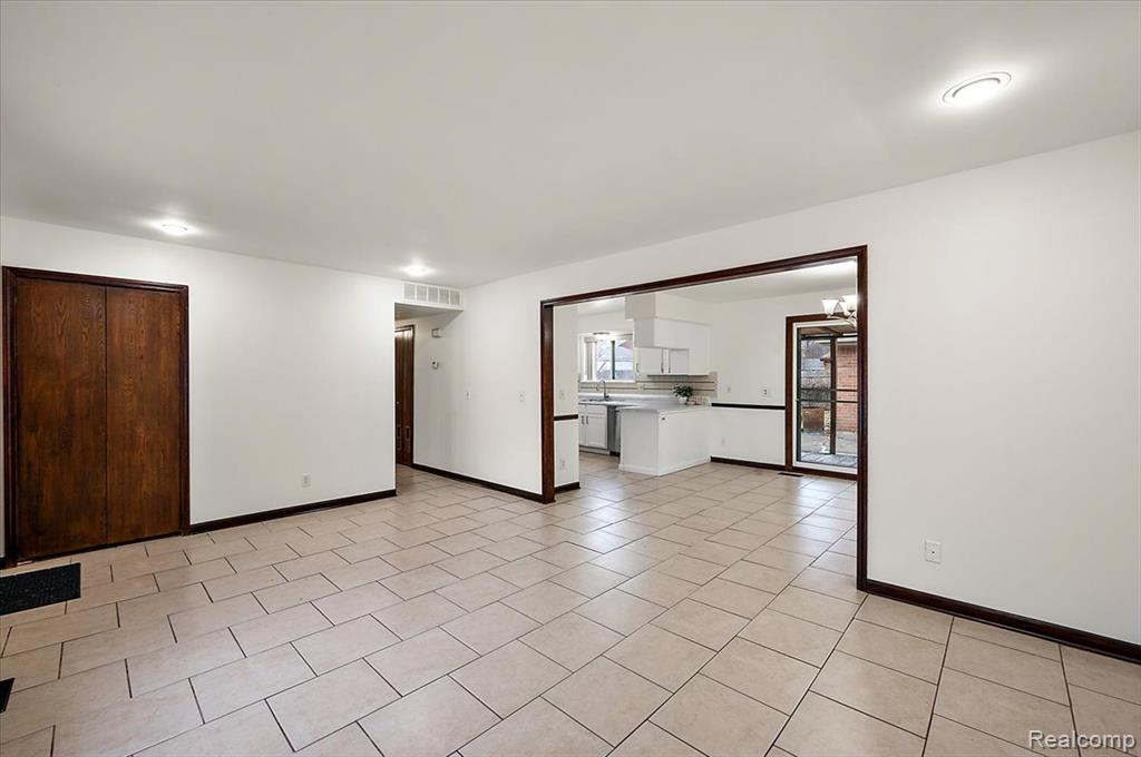 32416 Exeter Drive Property Photo 9