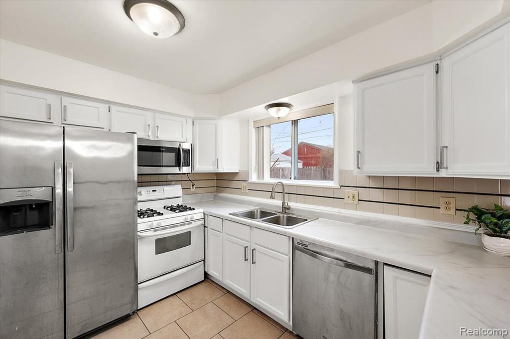 32416 Exeter Drive Property Photo 10