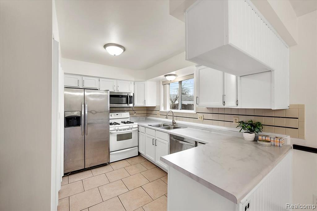32416 Exeter Drive Property Photo 11