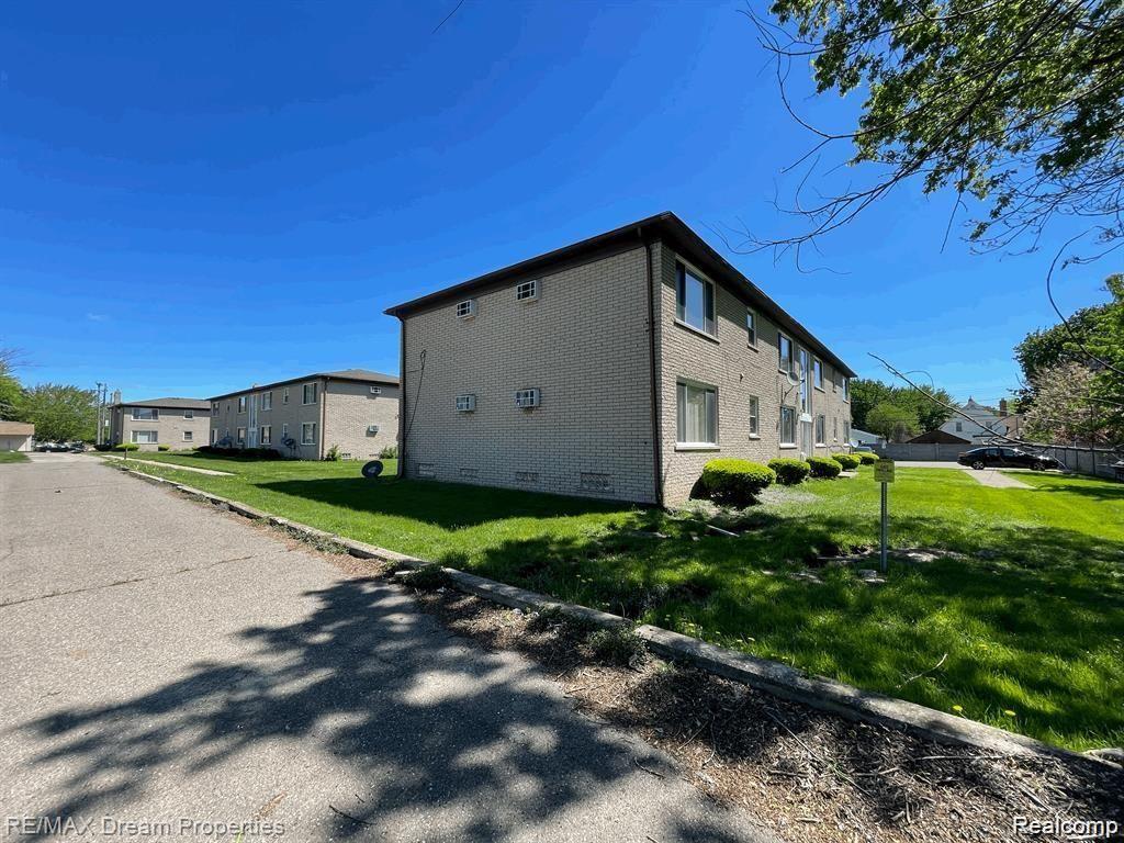 16480 E 9 Mile Road Property Photo 2