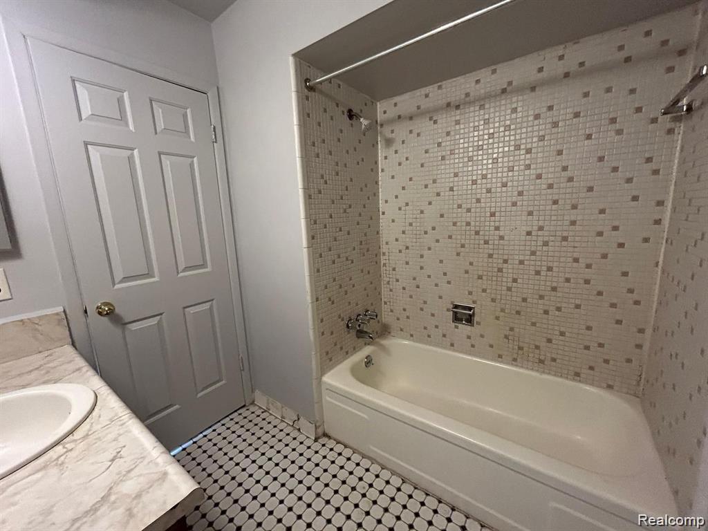 16480 E 9 Mile Road Property Photo 8