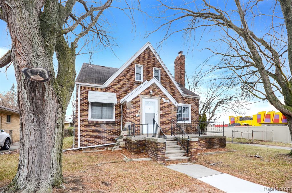 15065 Lincoln Avenue Property Photo 2