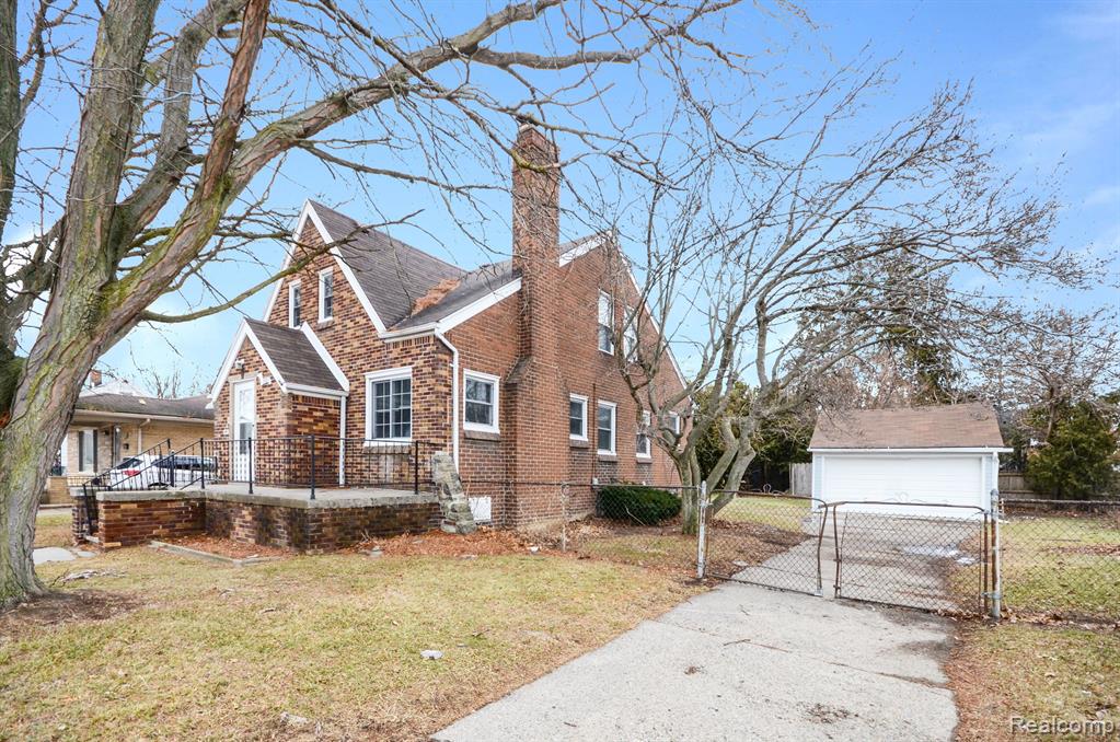 15065 Lincoln Avenue Property Photo 3