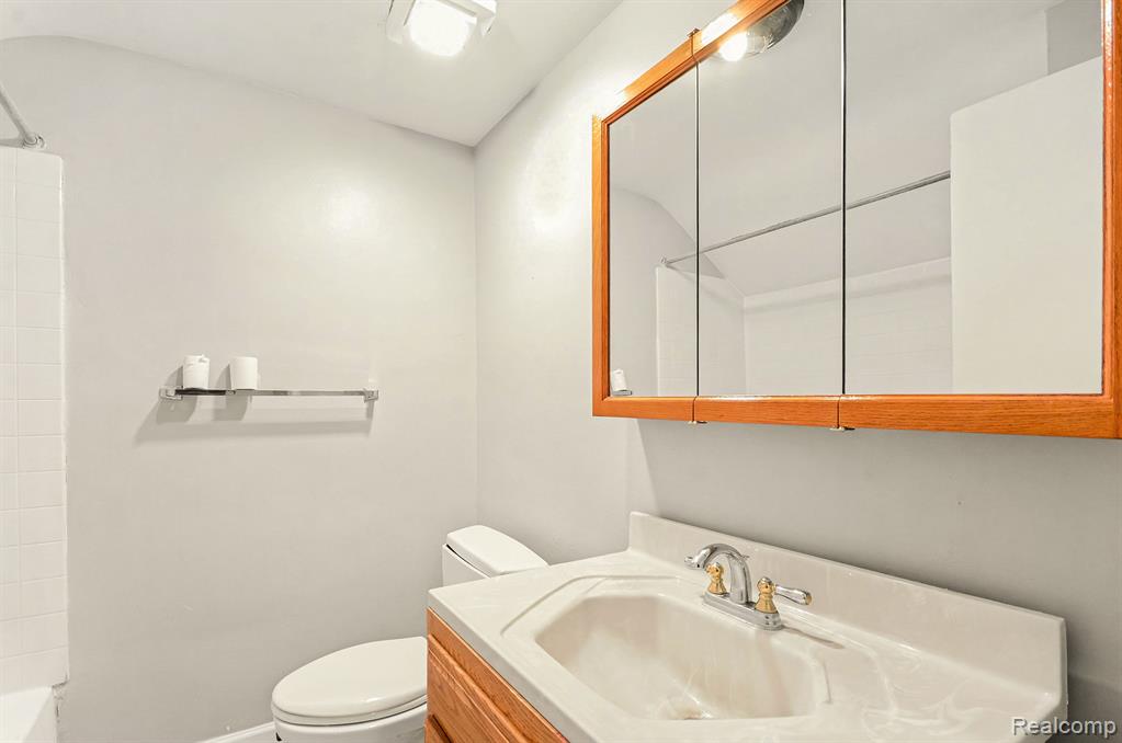 15065 Lincoln Avenue Property Photo 17