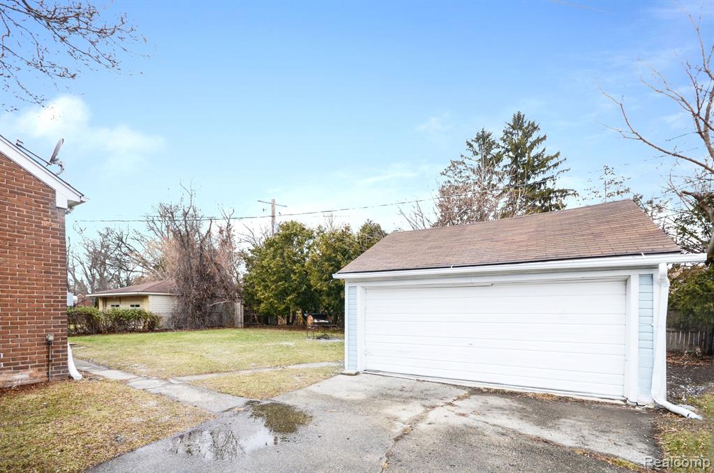 15065 Lincoln Avenue Property Photo 24