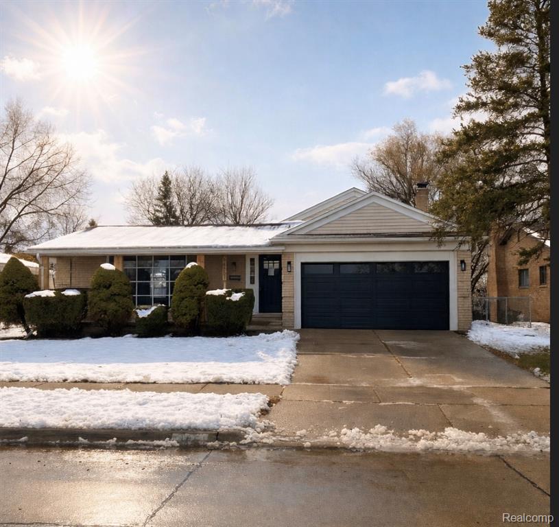 14851 Williamsburg Drive Property Photo 1