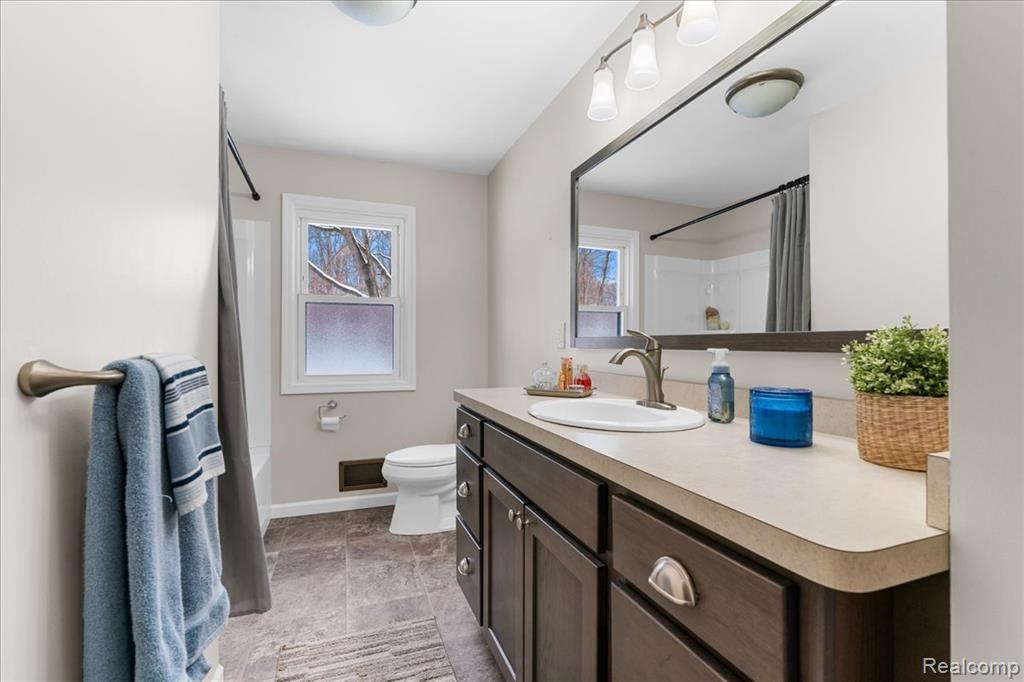 4666 Brighton Road Property Photo 28