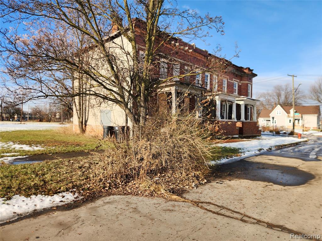 3095 17th Street Property Photo 2