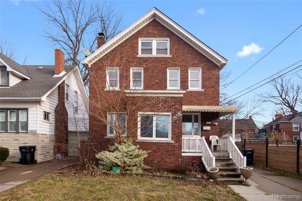 147 1st Street Property Photo 1