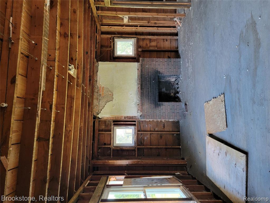 2935 Lakewood Street Property Photo 3