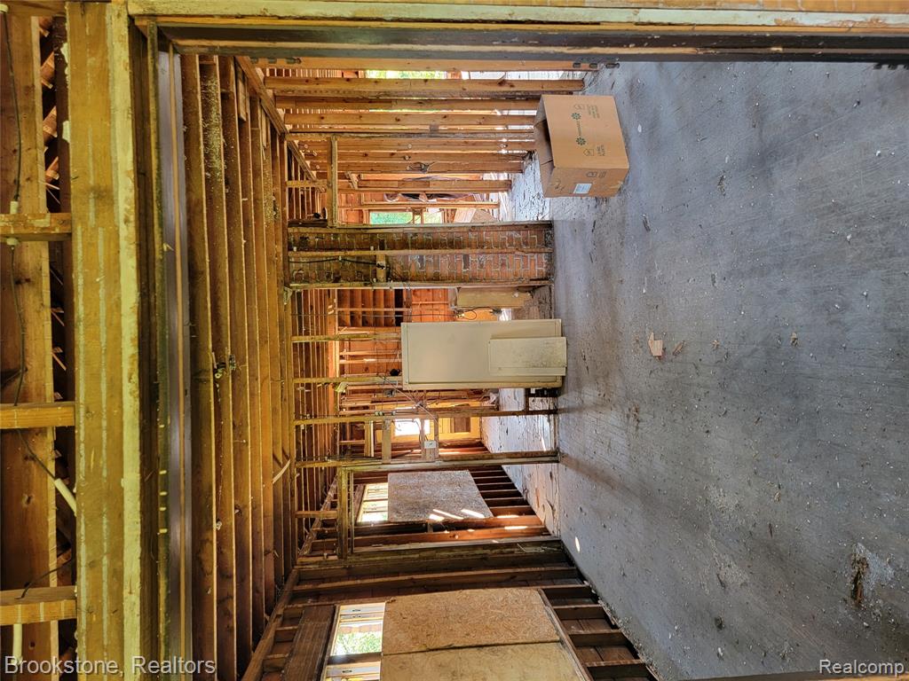 2935 Lakewood Street Property Photo 4