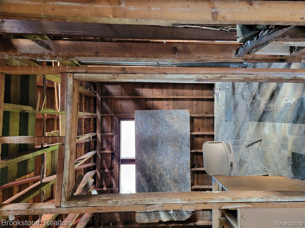 2935 Lakewood Street Property Photo 7