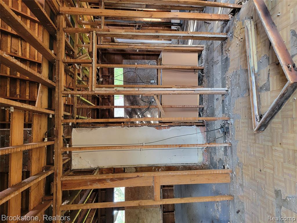 2935 Lakewood Street Property Photo 10