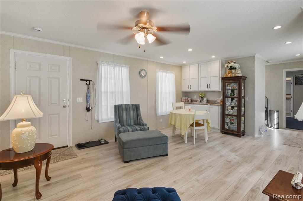 230 E Macgregor Court Property Photo 4
