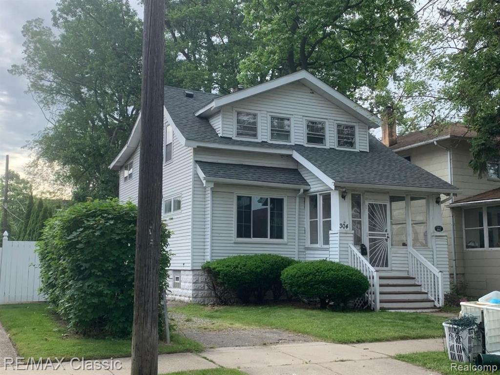 304 BAKER Street Property Photo 1