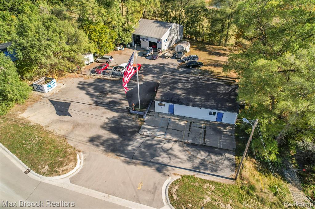 105 S Ortonville Road Property Photo 1