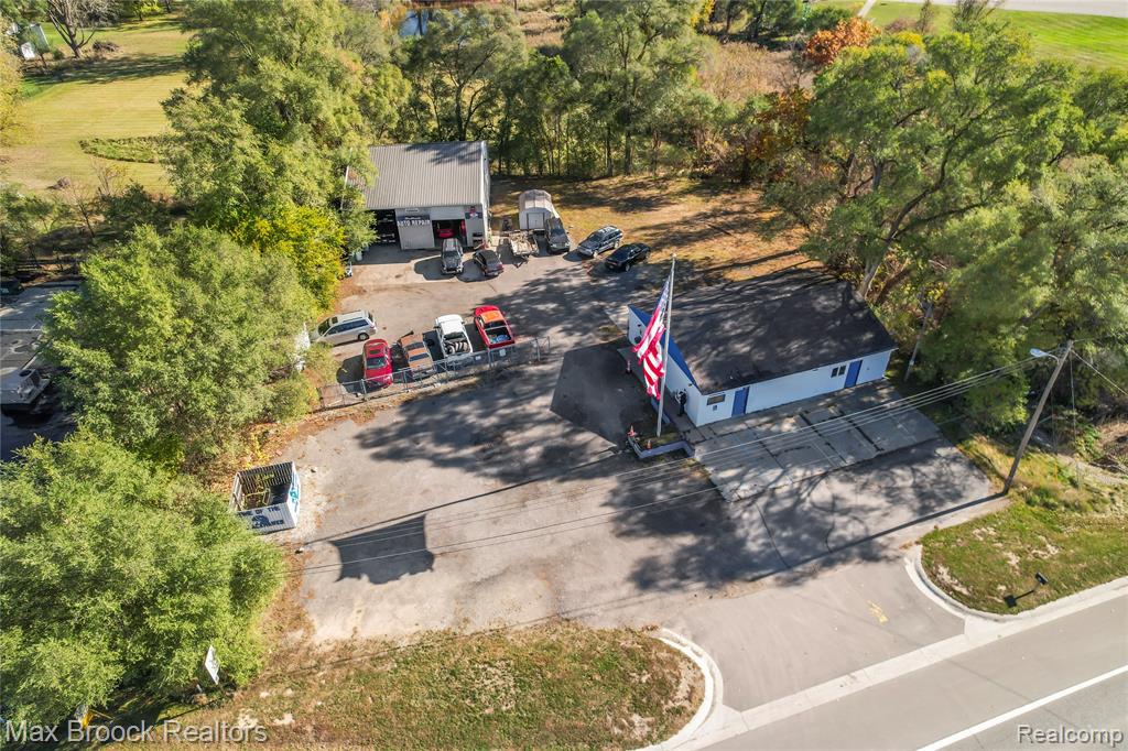 105 S Ortonville Road Property Photo 2