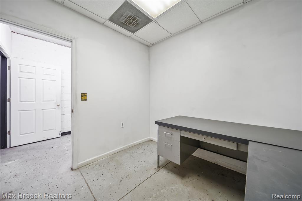 105 S Ortonville Road Property Photo 8