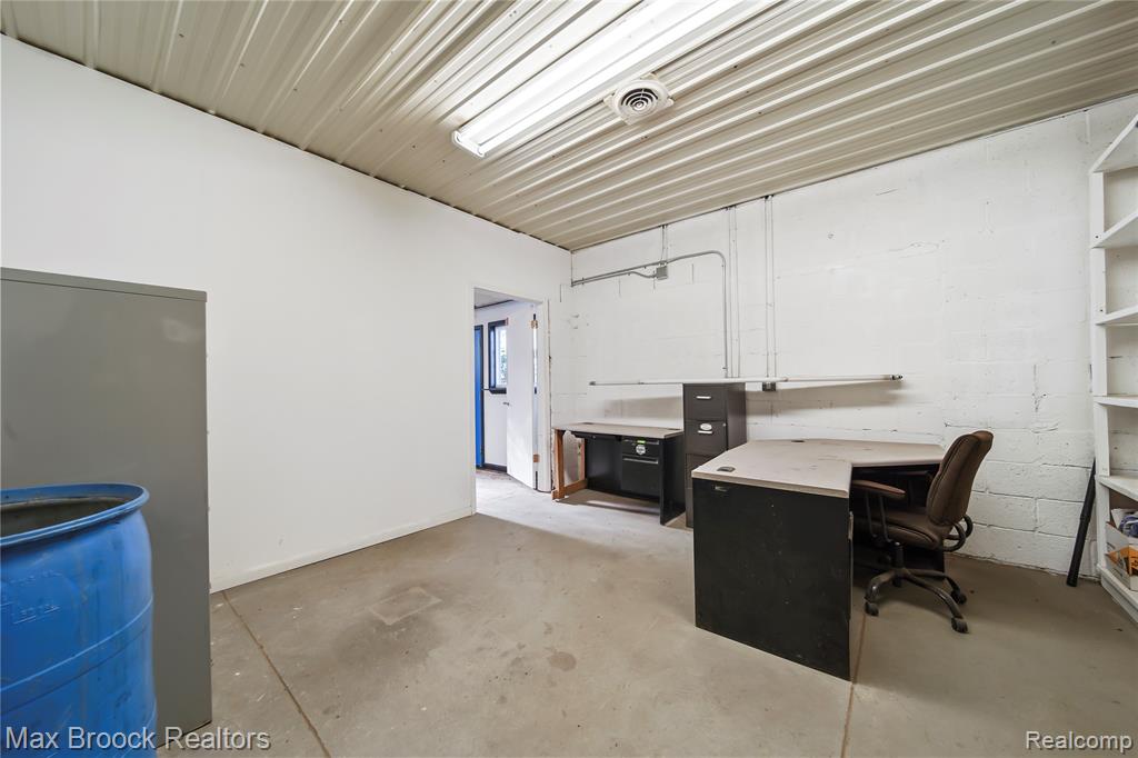 105 S Ortonville Road Property Photo 11