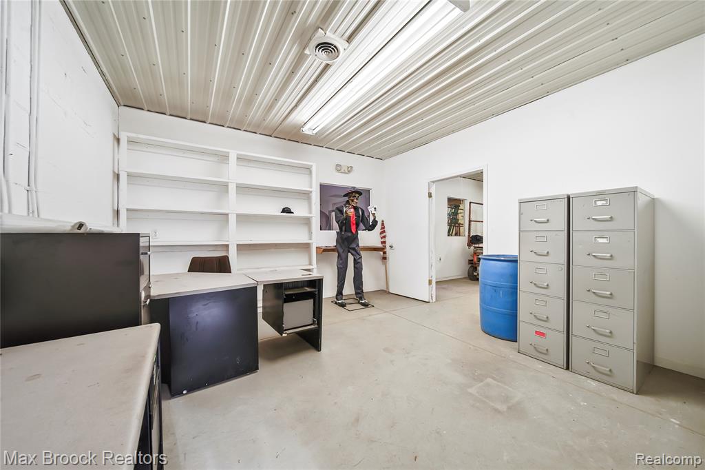 105 S Ortonville Road Property Photo 12