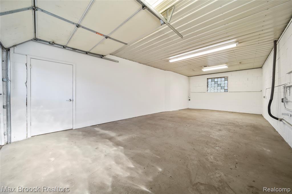 105 S Ortonville Road Property Photo 13