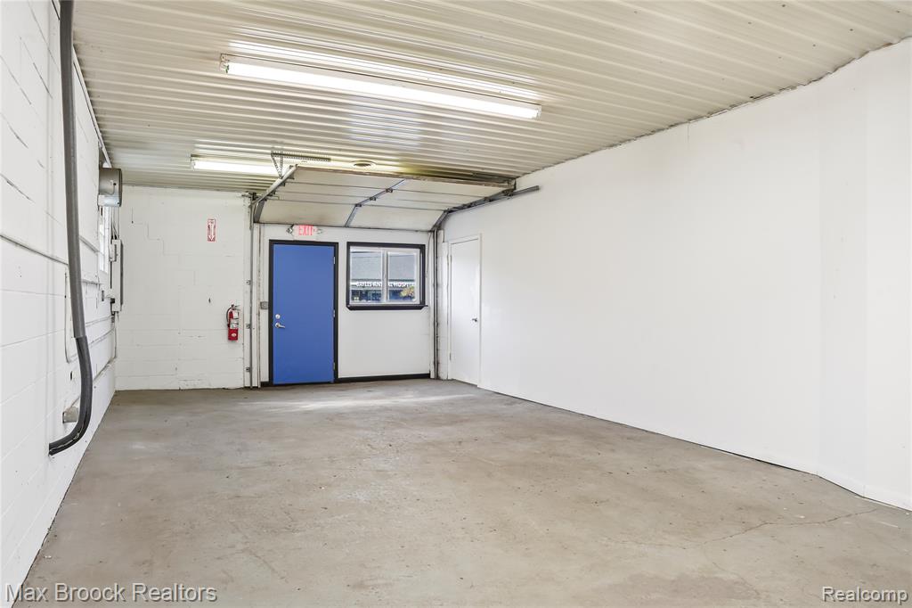 105 S Ortonville Road Property Photo 16