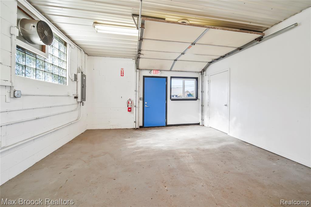 105 S Ortonville Road Property Photo 17