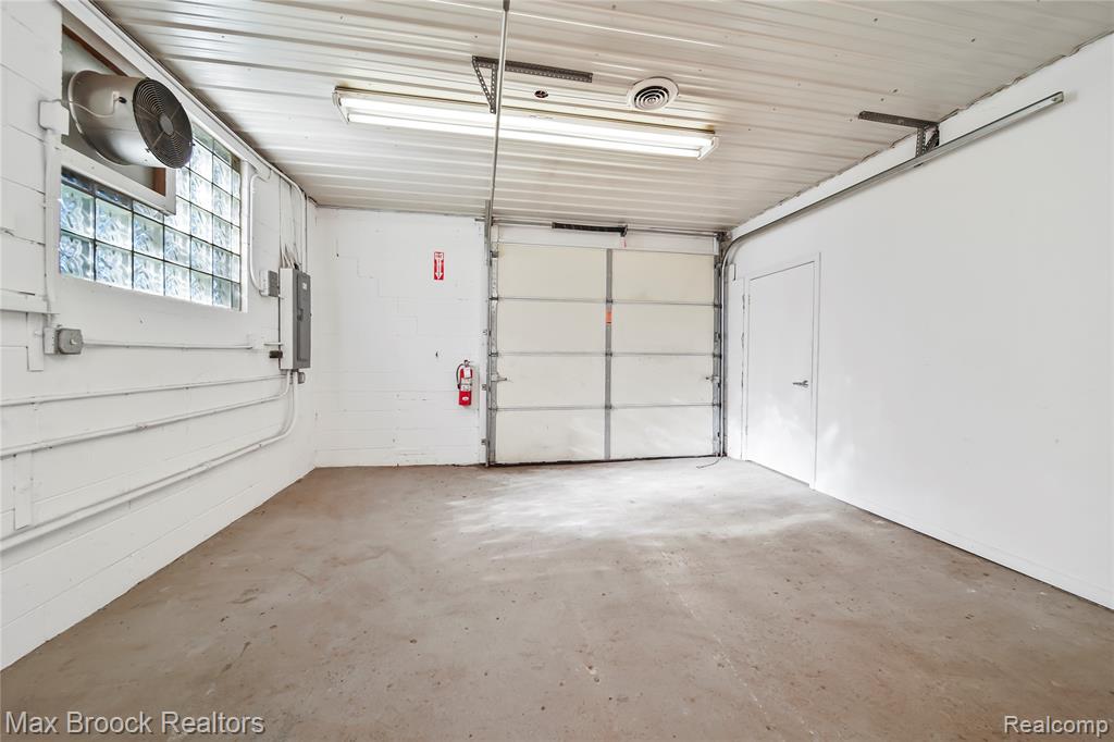 105 S Ortonville Road Property Photo 18