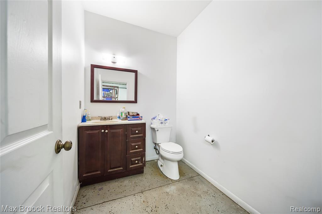 105 S Ortonville Road Property Photo 19