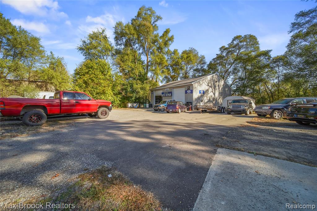 105 S Ortonville Road Property Photo 35