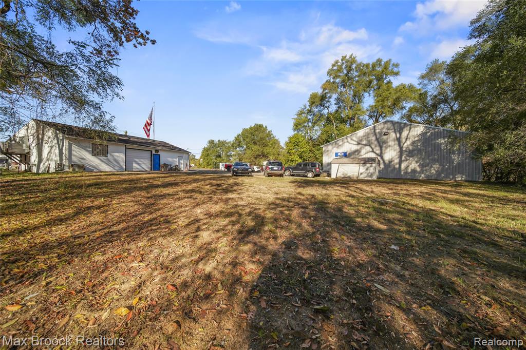 105 S Ortonville Road Property Photo 36