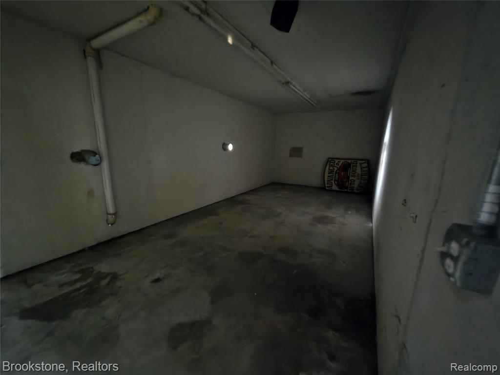 7435 N Dort Highway Property Photo 8