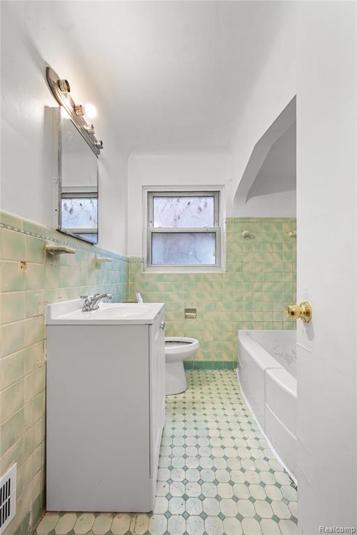 11137 E Outer Drive Property Photo 7