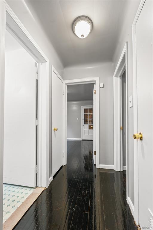11137 E Outer Drive Property Photo 8