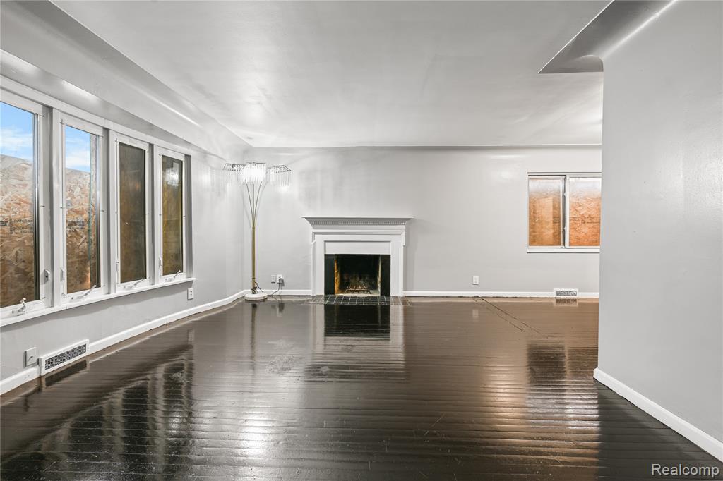 11137 E Outer Drive Property Photo 11