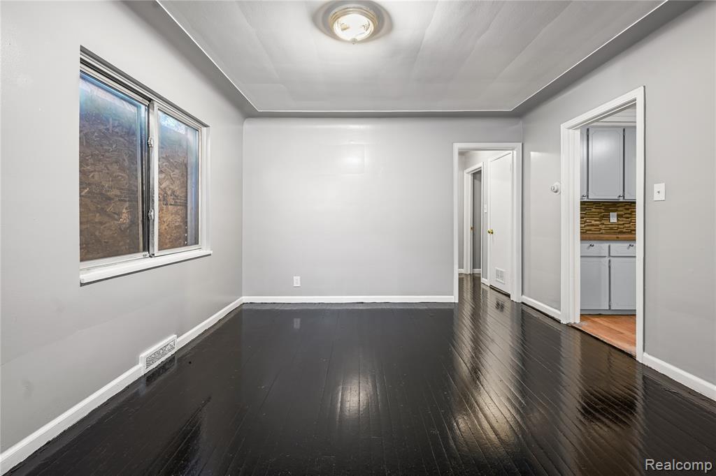 11137 E Outer Drive Property Photo 12