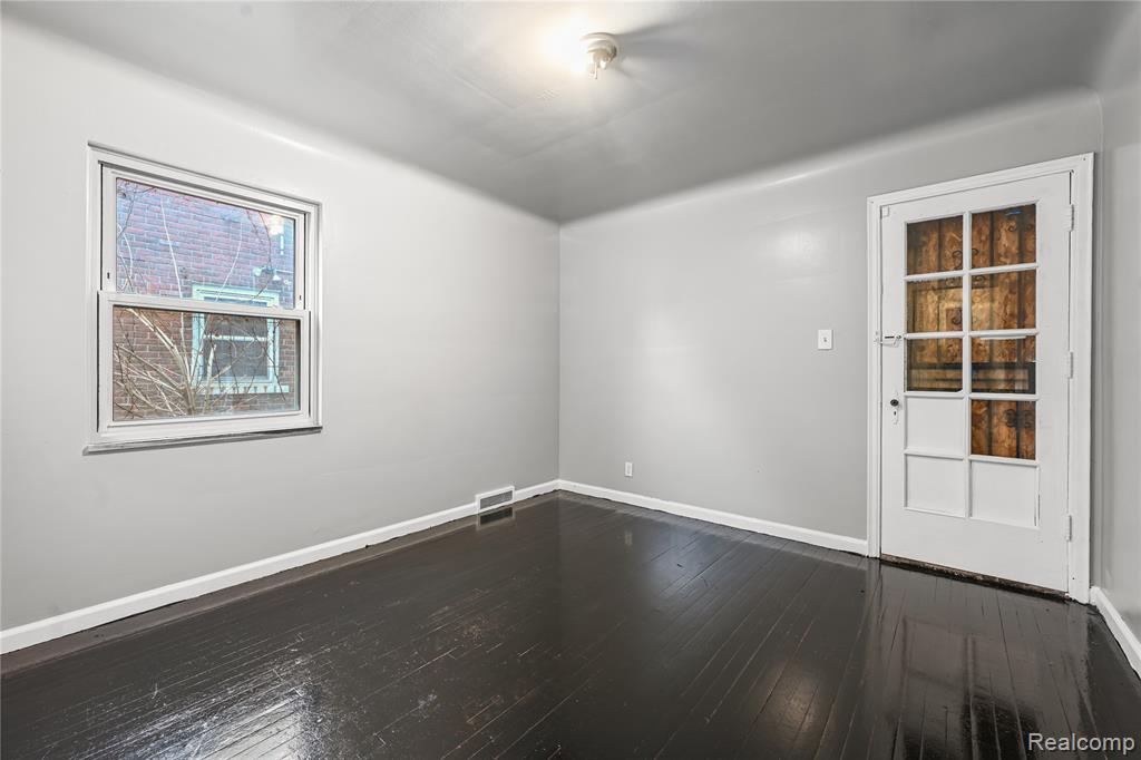 11137 E Outer Drive Property Photo 14