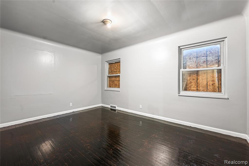 11137 E Outer Drive Property Photo 15