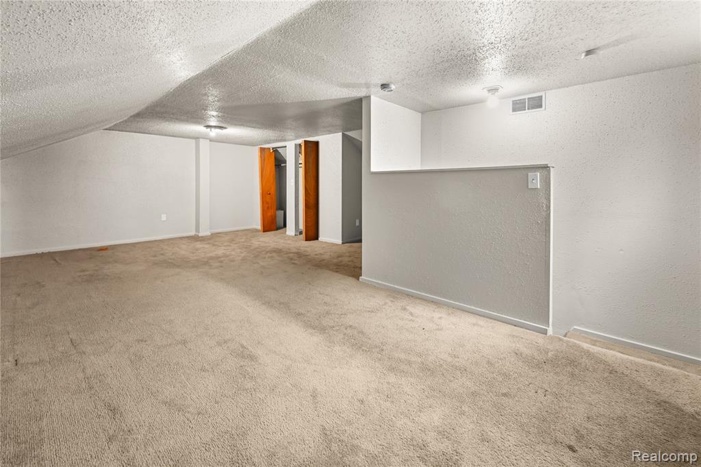 11137 E Outer Drive Property Photo 16