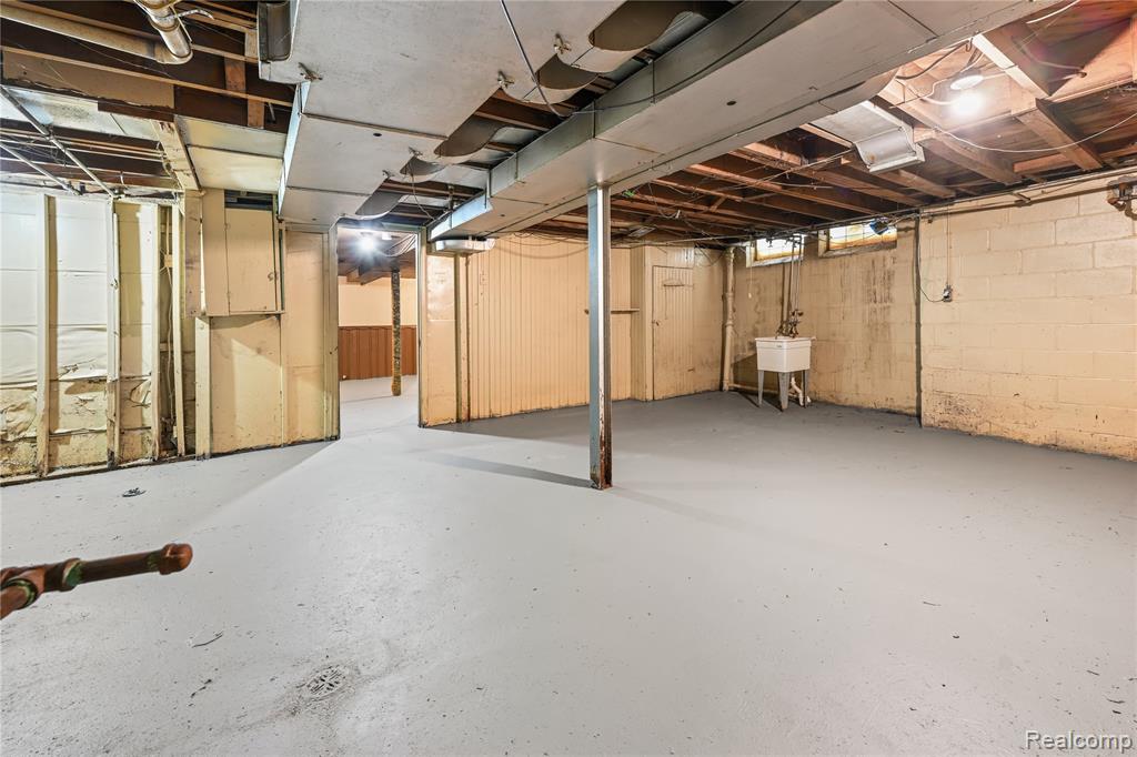 11137 E Outer Drive Property Photo 19