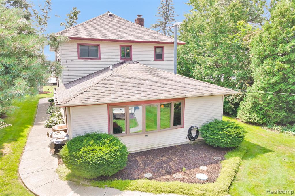 429 Edgewater Property Photo 4