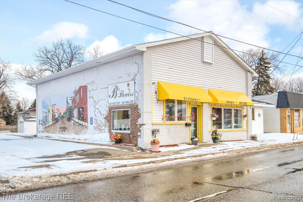 755 E Mount Morris Street Property Photo 1
