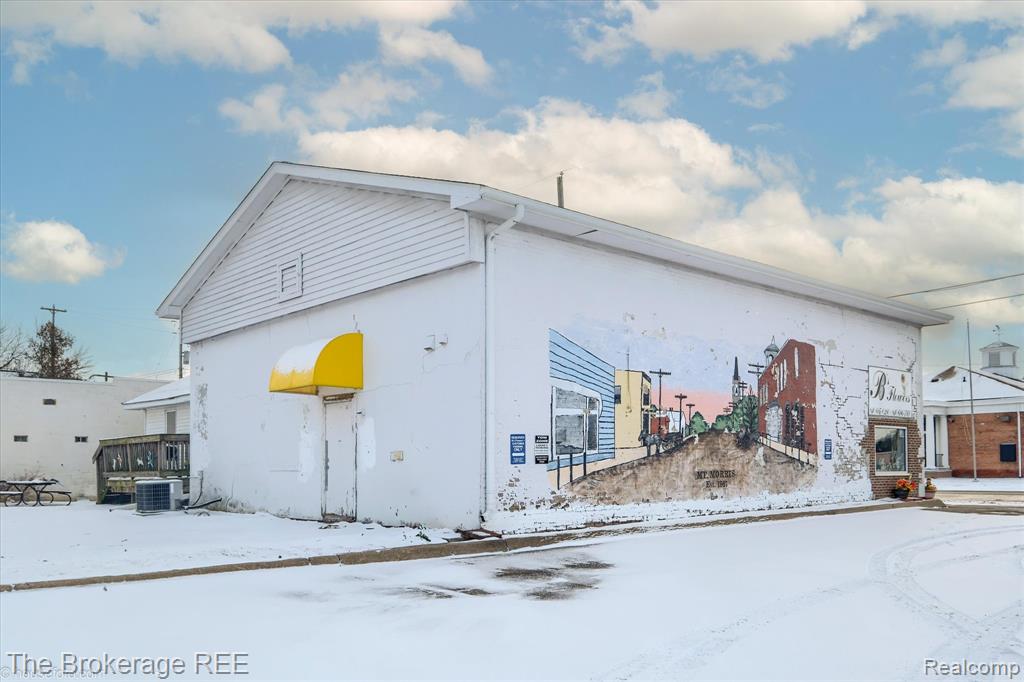 755 E Mount Morris Street Property Photo 4