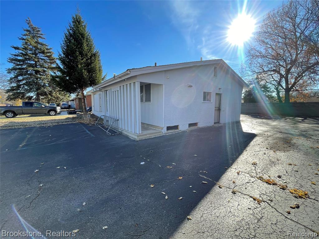 16983 W 10 Mile Road Property Photo 3
